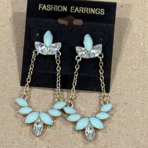 NWT Elegant Blue & White Jewel Fashion Dangle Earrings (With Touch of Gold)